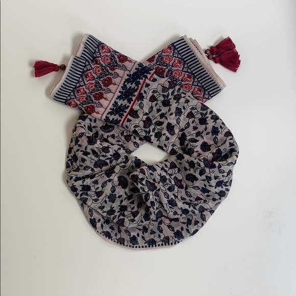 Scraf - Picture 2 of 7